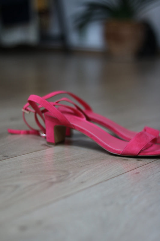 sandals with heel